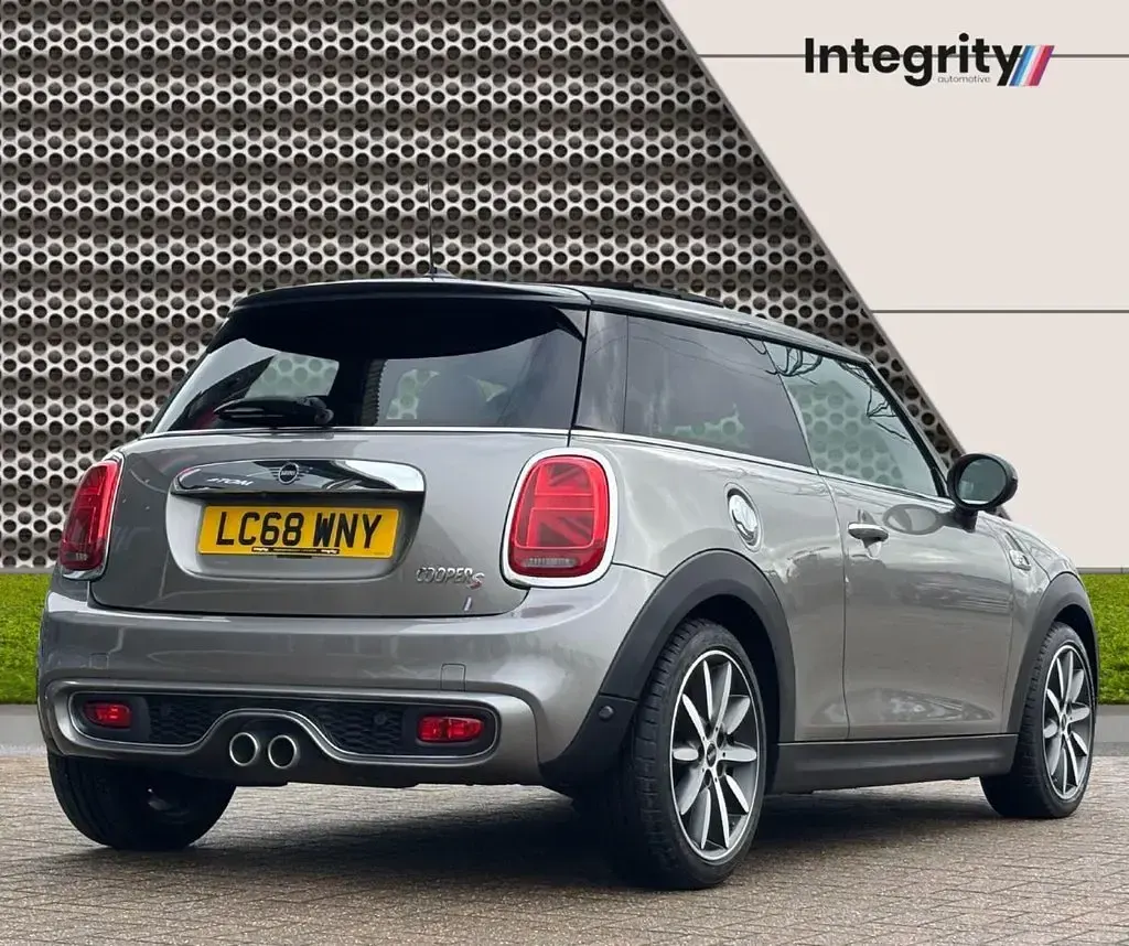 Used Mini Cooper S Exclusive 192 HP (141 kW) 2018 Silver Hatchback