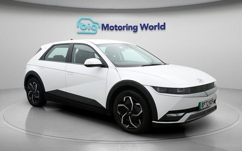 Used Hyundai Ioniq SE 125 kW (170 HP) 2023 White Hatchback