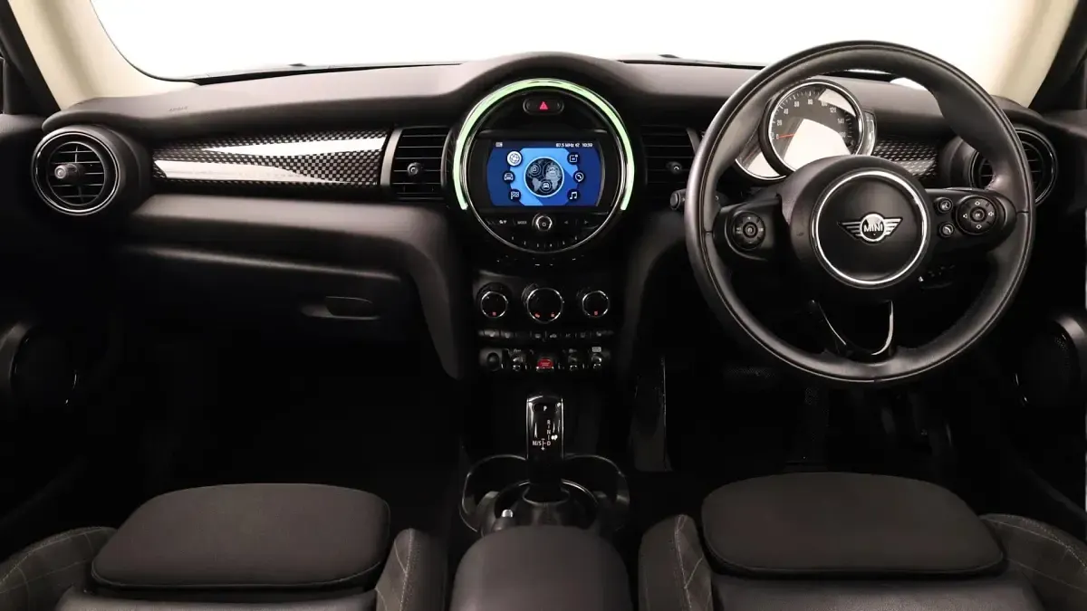 Used Mini Cooper S Classic 192 HP (141 kW) 2019 Moonwalk grey Hatchback
