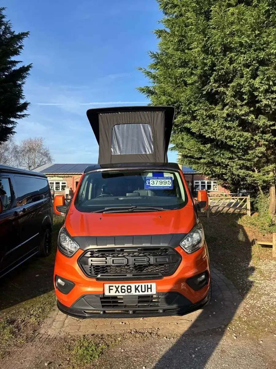 Used Ford 300 Limited 170 HP (125 kW) 2019 Orange MPV