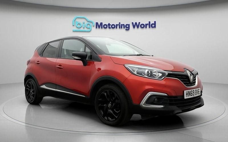 Used Renault Captur Iconic 90 HP (66 kW) 2019 Red/black SUV
