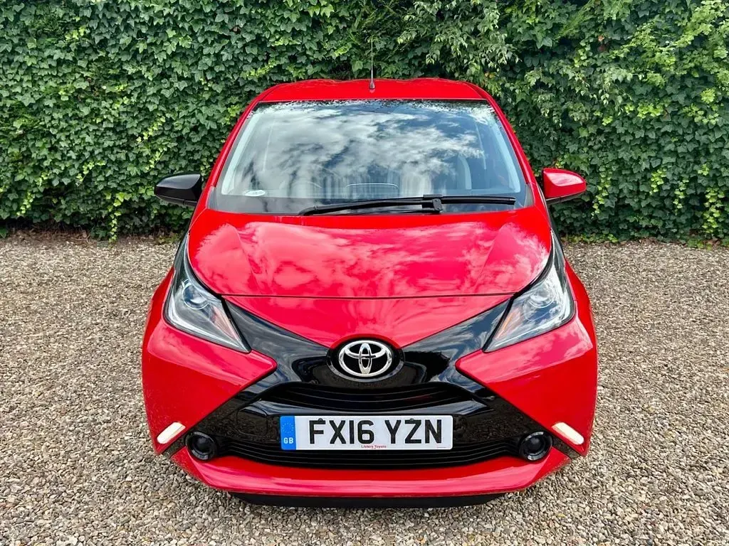Used Toyota Aygo X-play 69 HP (50 kW) 2016 Red Hatchback