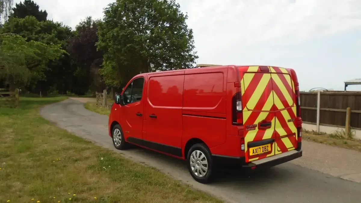 Used Renault Trafic Business 2017 Red MPV