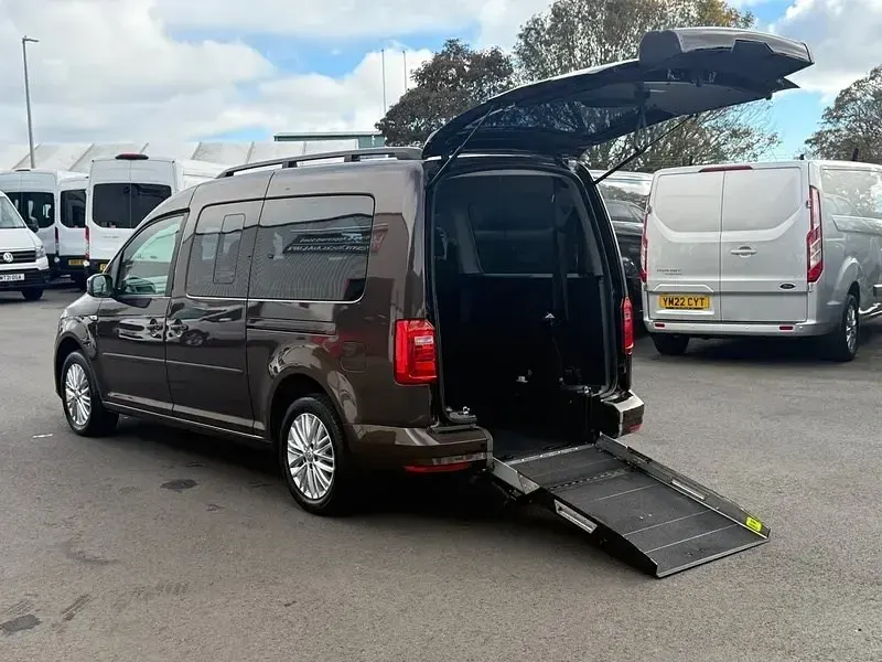 Usado VW Caddy Life 122 CV (89 kW) 2019 Marrón Monovolumen