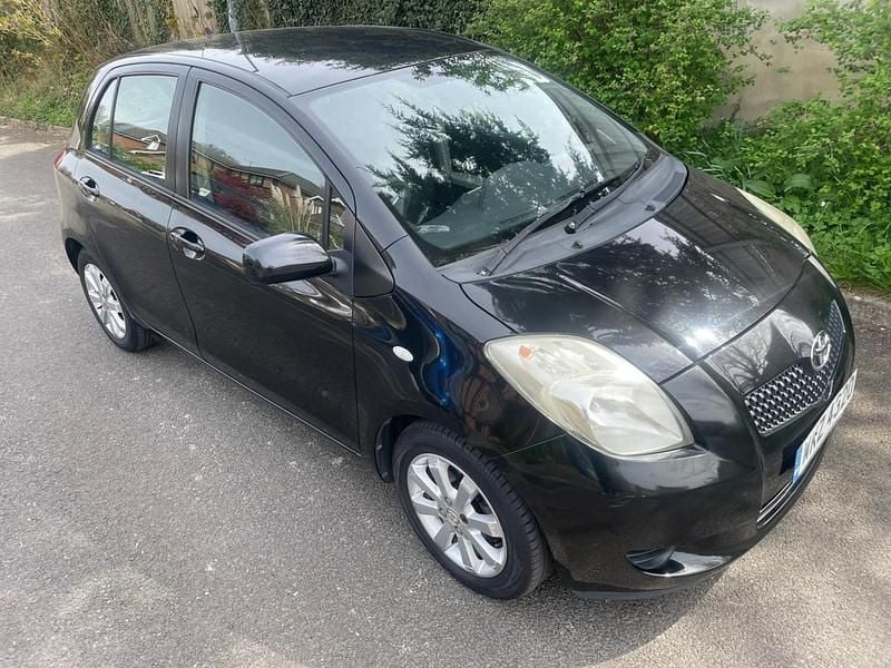 Usado Toyota Yaris 87 HP (63 kW) 2008 Preto Citadino