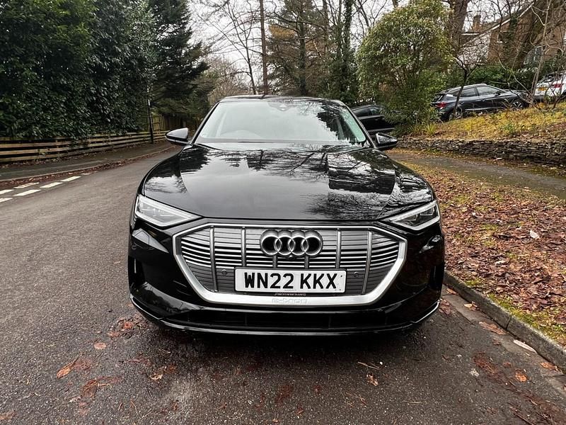 Begagnad Audi e-tron Performance 230 kW (313 HK) 2022 Svart SUV