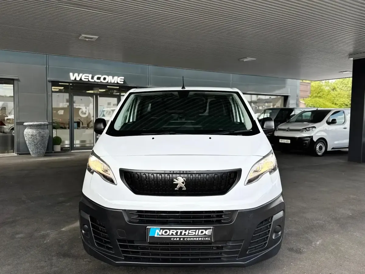 Used Peugeot Expert Premium 145 HP (106 kW) 2022 White Van