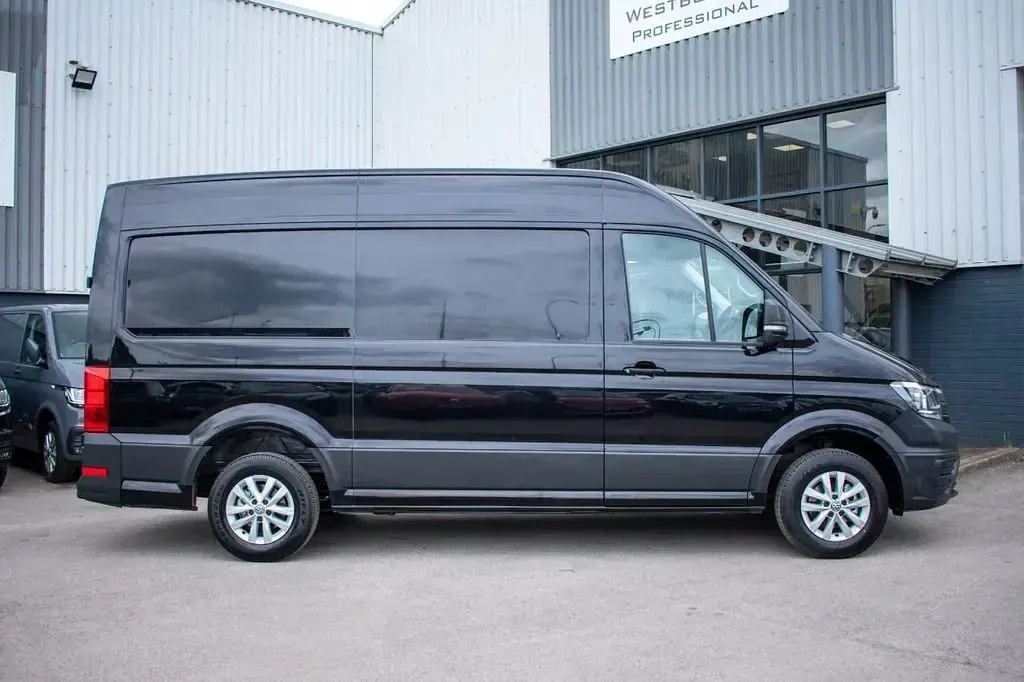 Begagnad VW Crafter Startline 140 HK (102 kW) 2022 Svart Van