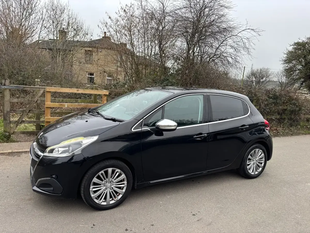 Used Peugeot 208 Allure 2016 Black Hatchback