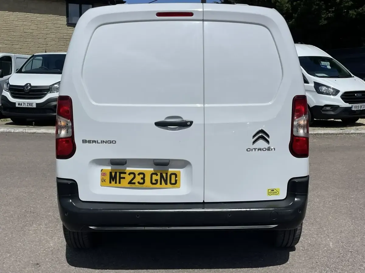 Używany Citroën Berlingo 100 KM (73 kW) 2023 Biały Minivan