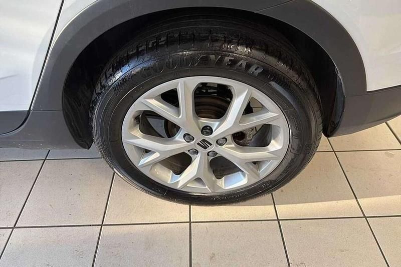 Used Seat Arona FR 113 HP (83 kW) 2024 White SUV