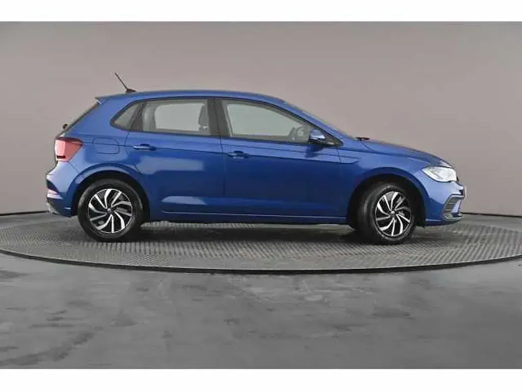 Used VW Polo Life 80 HP (58 kW) 2023 Blue Hatchback