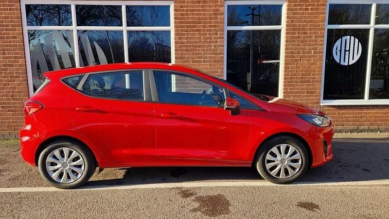 Begagnad Ford Fiesta Trend 2022 Röd Halvkombi