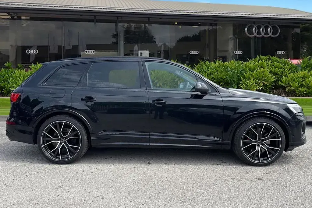 New Audi SQ7 Comfort 507 HP (372 kW) 2026 Black SUV