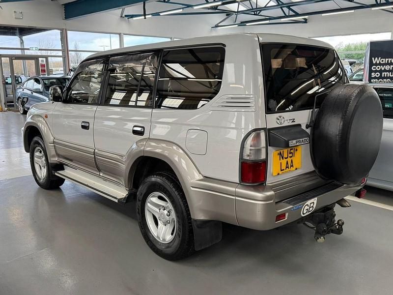 Used Toyota Land Cruiser 2005 White/gold SUV