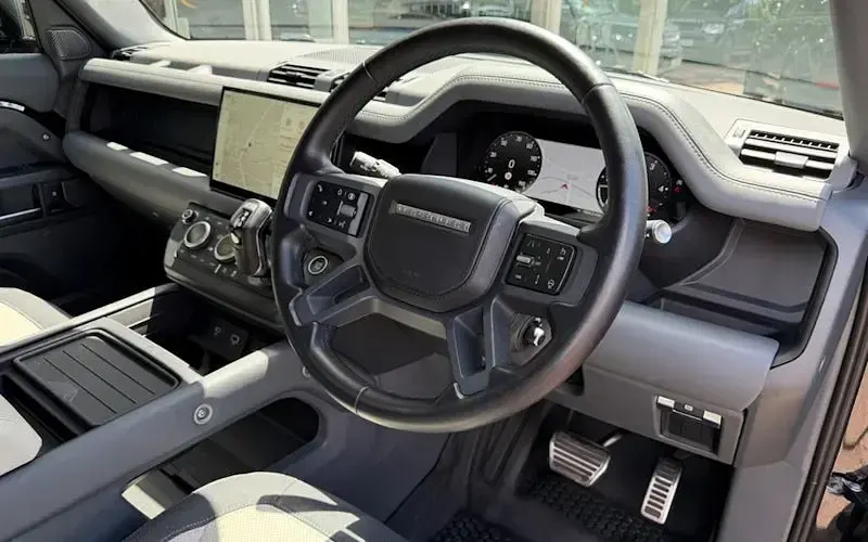 Used Land Rover Defender HSE Dynamic 249 HP (183 kW) 2025 SUV