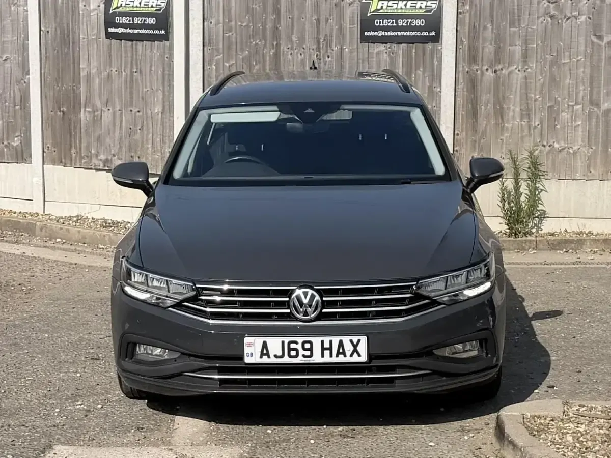 Used VW Passat SE 150 HP (110 kW) 2020 Grey Estate
