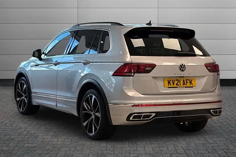 Used VW Tiguan R-line 148 HP (108 kW) 2021 Deep black SUV