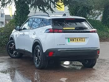 Begagnad Peugeot e-2008 Allure 100 kW (136 HK) 2024 Vit SUV