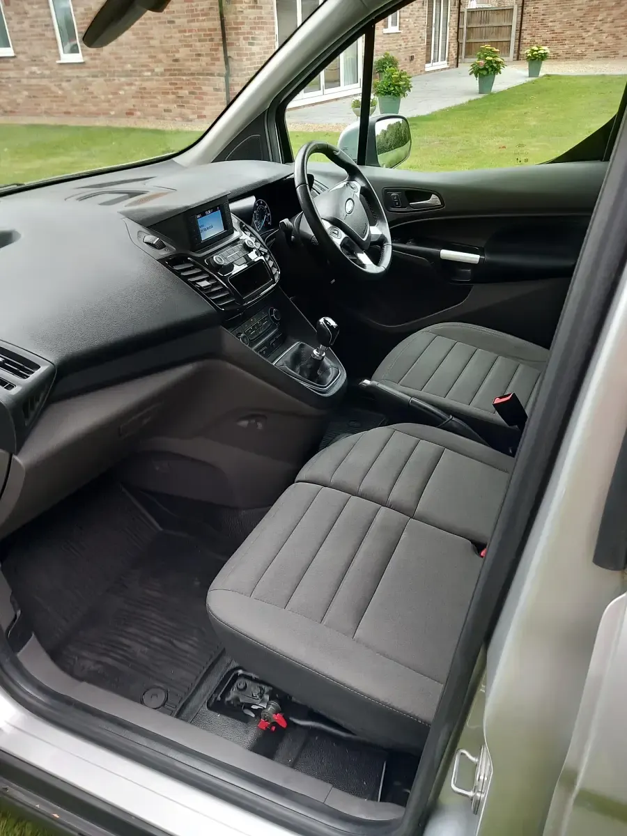 Used Ford Transit Connect Limited 120 HP (88 kW) 2021 Silver MPV