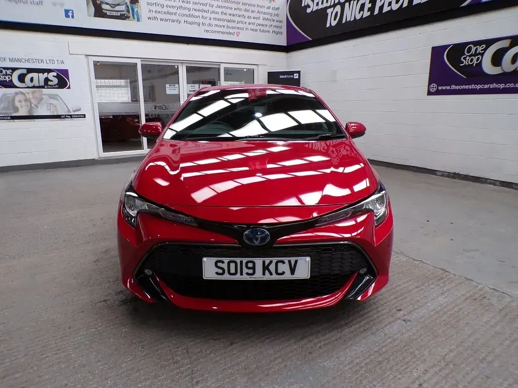 Used Toyota Corolla Design 122 HP (89 kW) 2019 Red Hatchback