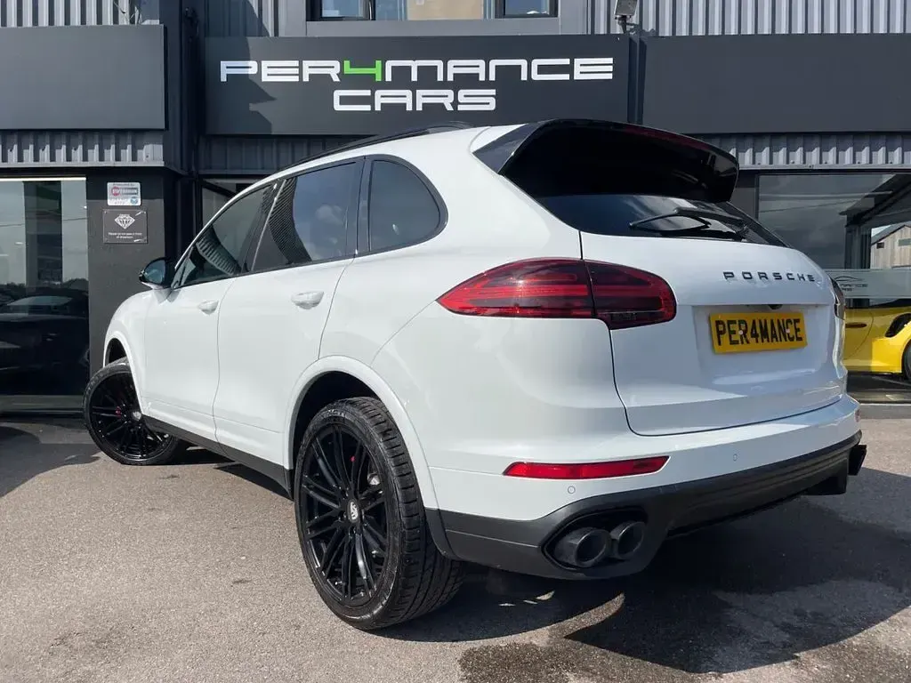 Used Porsche Cayenne 385 HP (283 kW) 2016 White SUV