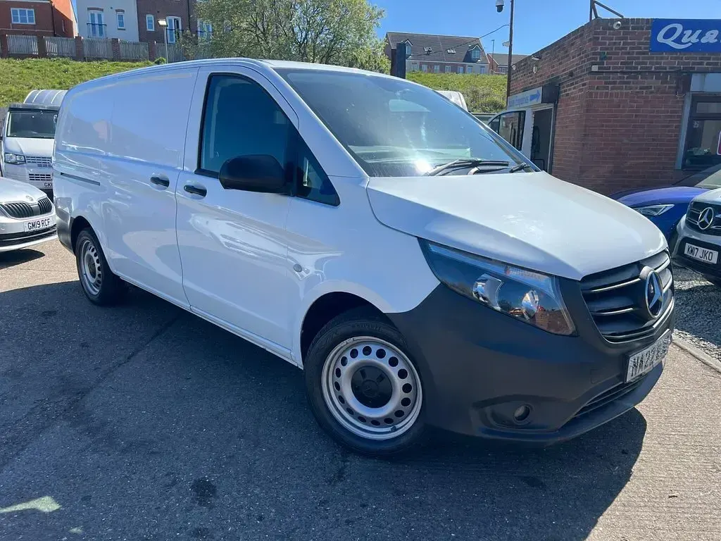 Used Mercedes Vito Progressive 134 HP (98 kW) 2022 White Van