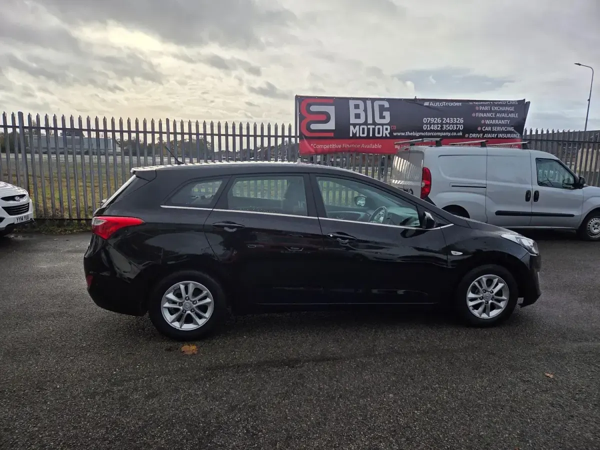 Begagnad Hyundai i30 SE 108 HK (79 kW) 2015 Svart Kombi