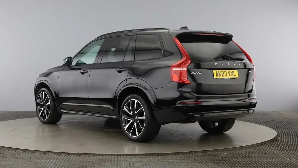 Used Volvo XC90 Plus 235 HP (172 kW) 2023 Onyx black SUV