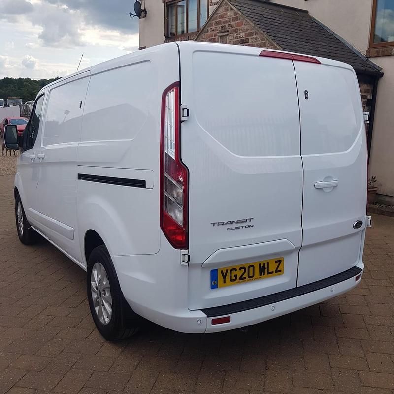 Used Ford Transit Custom Limited 130 HP (95 kW) 2020 White Van