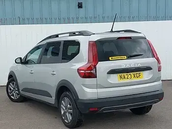 Usado Dacia Jogger Expression 109 HP (80 kW) 2023 Cinzento Monovolume
