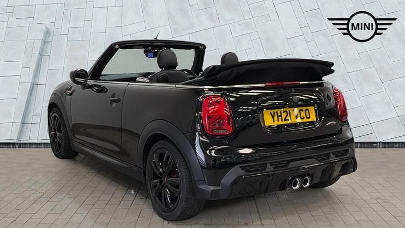 Begagnad Mini John Cooper Works 228 HK (167 kW) 2021 Svart Halvkombi