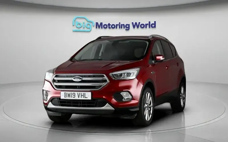 Gebraucht Ford Kuga Titanium 120 PS (88 kW) 2019 Rot SUV