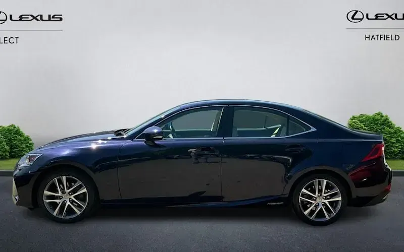 Used Lexus IS300h 223 HP (164 kW) 2018 Sedan