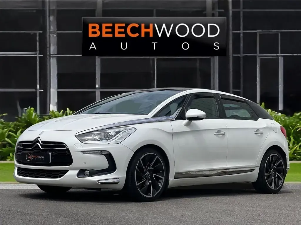 Used Citroën DS5 180 HP (132 kW) 2015 White Hatchback