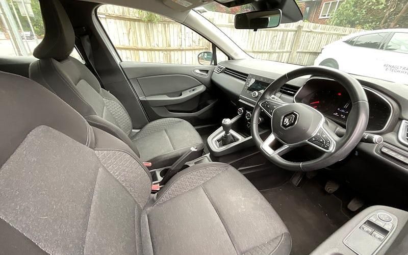 Used Renault Clio V Play 101 HP (74 kW) 2020 Hatchback