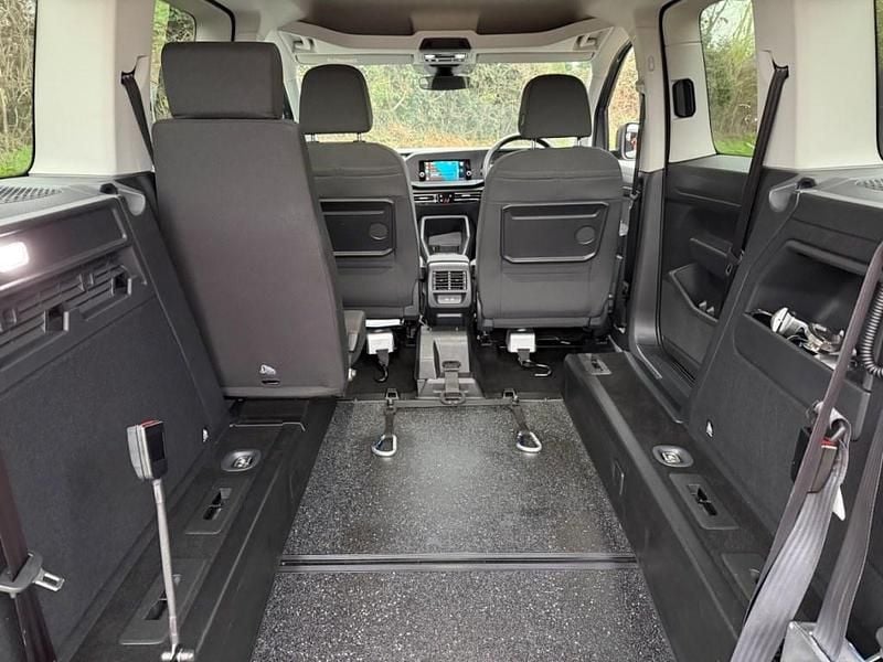 Used VW Caddy Life 122 HP (89 kW) 2024 Grey MPV