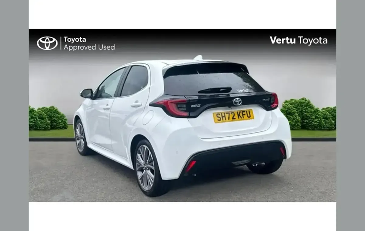 Used Toyota Yaris 116 HP (85 kW) 2022 White Hatchback