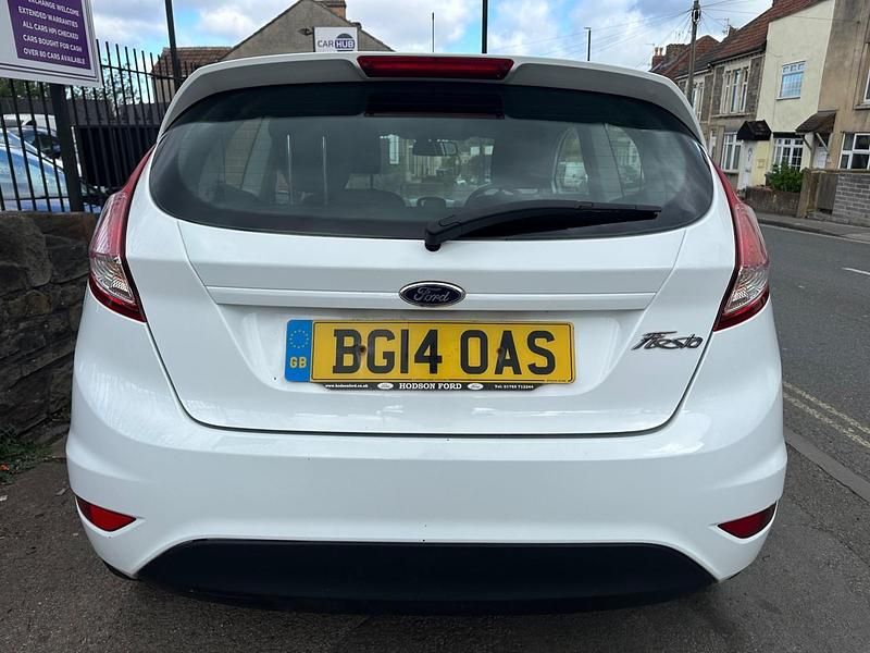 Used Ford Fiesta Zetec 82 HP (60 kW) 2014 White Hatchback