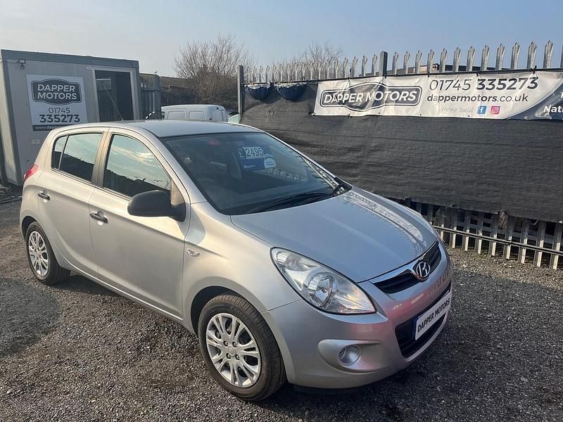 Silver Used 2010 Hyundai i20 Classic Hatchback | £2,495 (Fair price) - Image 1/2