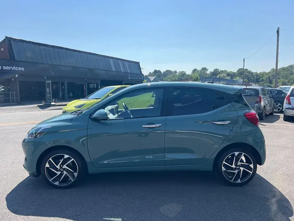 Used Hyundai i10 Premium 2023 Mangrove green Hatchback
