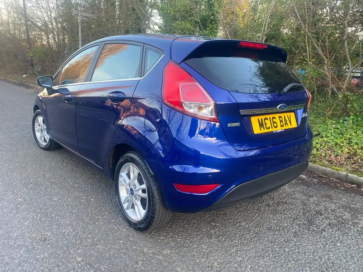 Used Ford Fiesta Zetec 100 HP (73 kW) 2016 Blue Hatchback