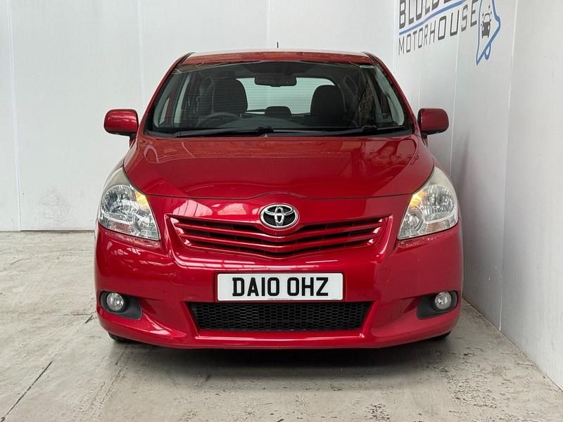 Used Toyota Verso 126 HP (92 kW) 2010 Red MPV