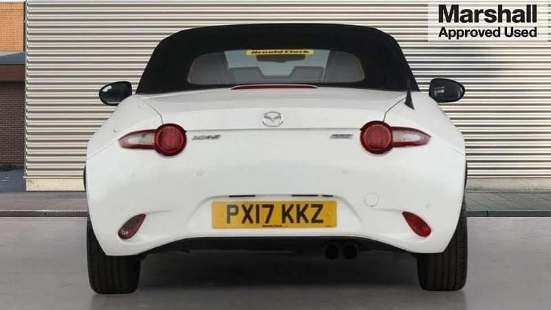 Used Mazda MX5 Inclusive 160 HP (117 kW) 2017 White Cabriolet
