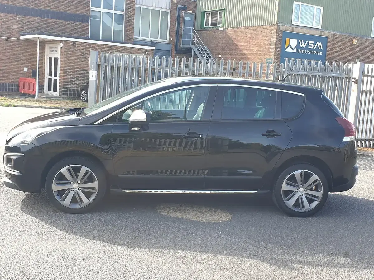 Used Peugeot 3008 Allure 120 HP (88 kW) 2016 Black Hatchback