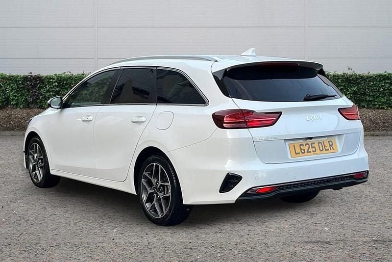 Used Kia Ceed 138 HP (101 kW) 2025 White Hatchback