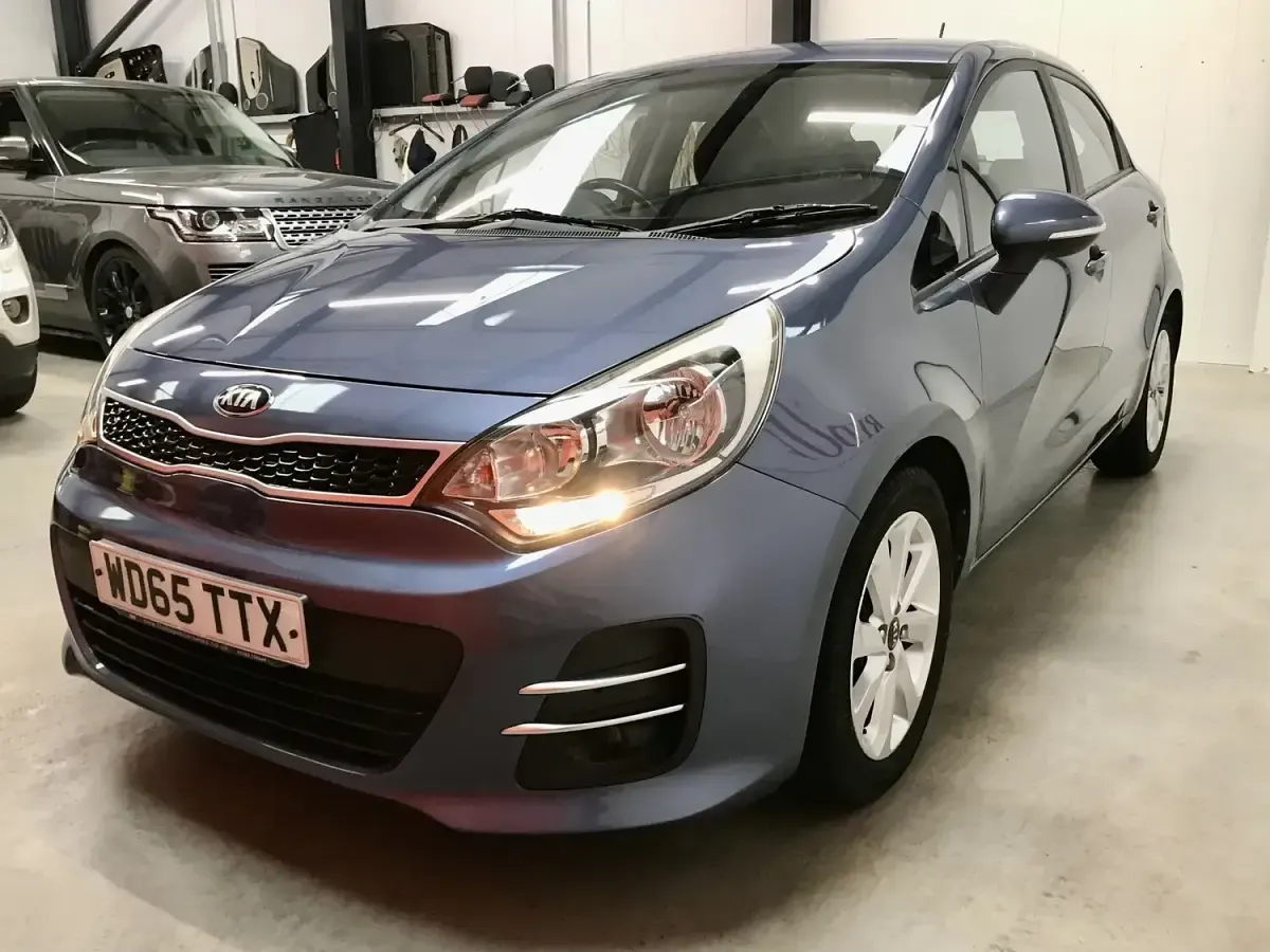 Used Kia Rio 109 HP (80 kW) 2015 Blue Hatchback