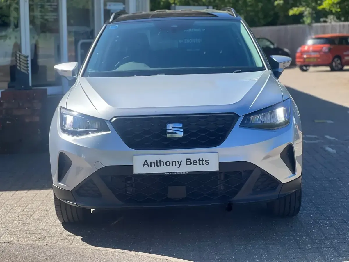 Begagnad Seat Arona SE 2023 Silver SUV