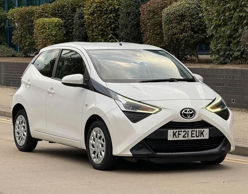 White Used 2021 Toyota Aygo X-play Hatchback | £9,450 (Good price) - Image 1/4
