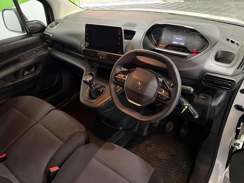 Used Peugeot Partner Premium 2022 White MPV